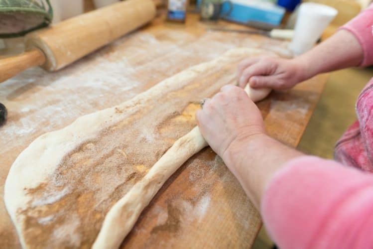 MacReady Artisan Bread- Making cinnamon rolls